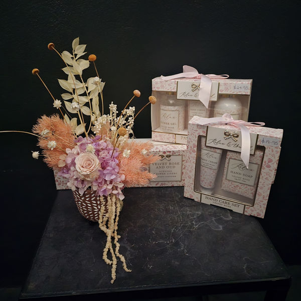 Velvet Rose Pamper Gift Hamper – A Beautiful Mother’s Day Treat