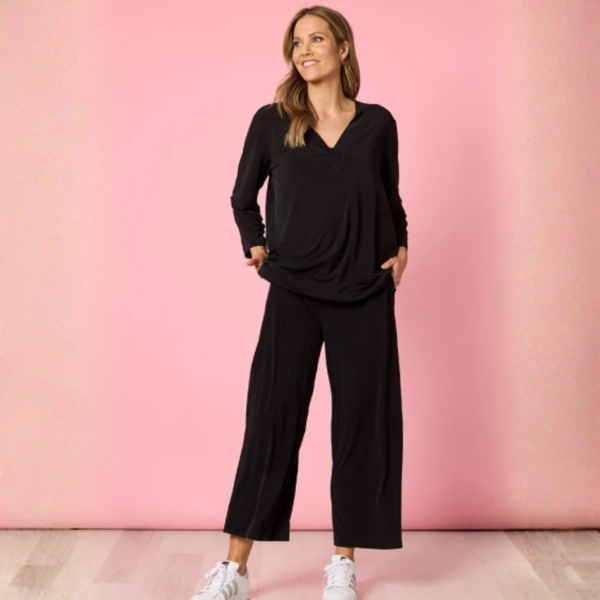 traveller-v-neck-top-black-clarity